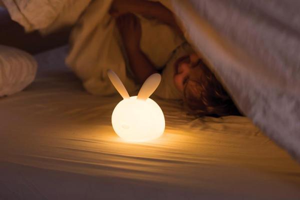 Svetielko nočné silikónové so senzorom plaču Lapidou zajačik
