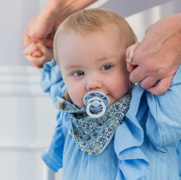 BIBS LIBERTY Baby blue / Steel blue symetrický cumlík z prírodného kaučuku 2ks, veľkosť 2 1