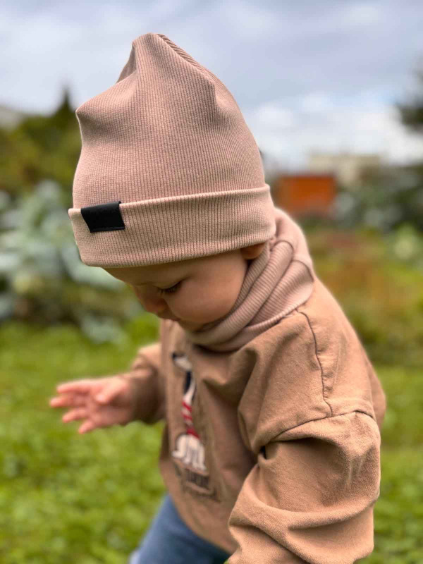 Bavlnená detská čiapka rebro - LATTE 2