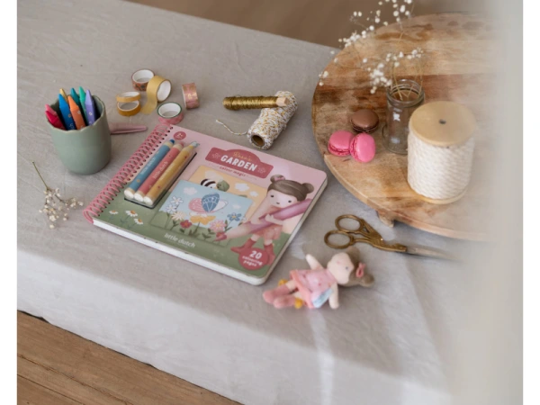 Omaľovánky s pastelkami Záhrada Rosa 5