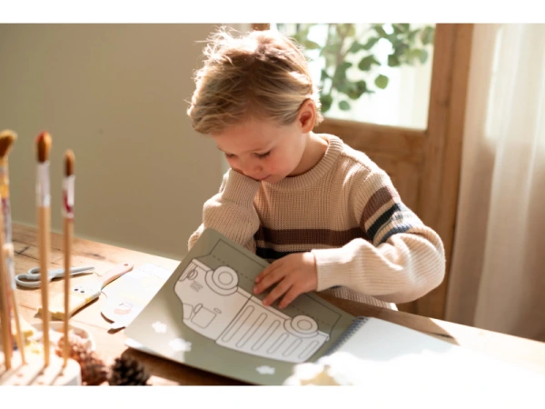 Kniha s vystrihovacími autami Jim 17