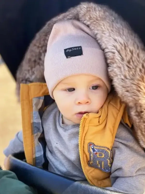 Bavlnená detská čiapka rebro - LATTE.