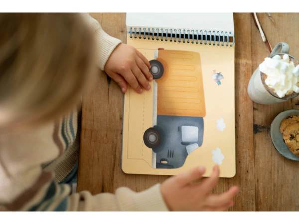 Kniha s vystrihovacími autami Jim 13