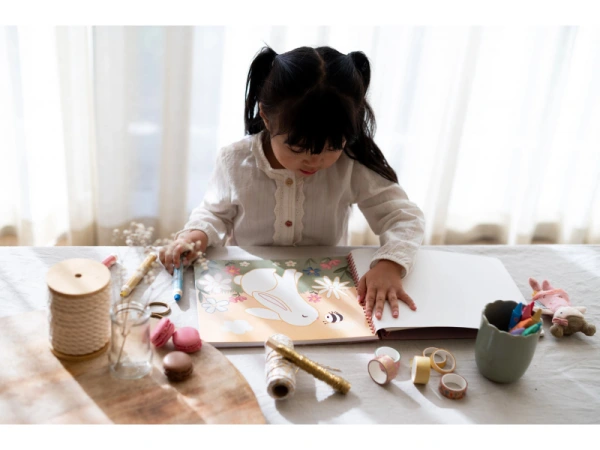 Omaľovánky s pastelkami Záhrada Rosa 10