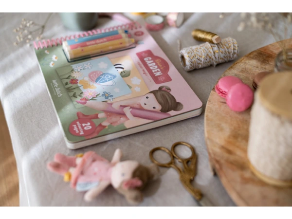 Omaľovánky s pastelkami Záhrada Rosa 3