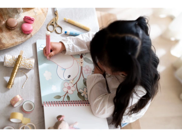 Omaľovánky s pastelkami Záhrada Rosa 9