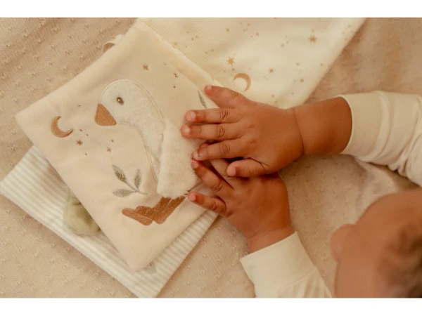 Textilná knižka s aktivitami Newborn Naturals 6