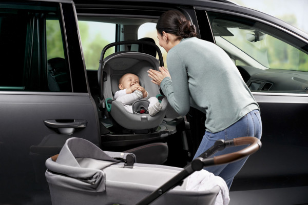Autosedačka Baby-Safe iSense, Midnight Grey 9
