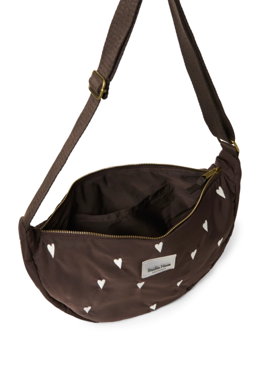 STUDIO NOOS - Puffy Mini FANNY PACK kabelka | Brown Hearts 4