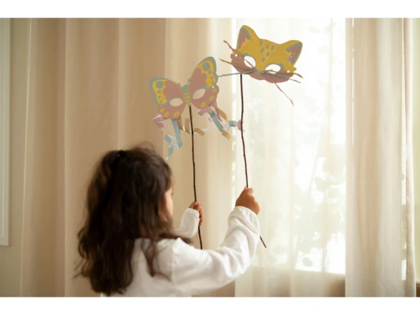 Kniha s vystrihovacími maskami Rosa 8