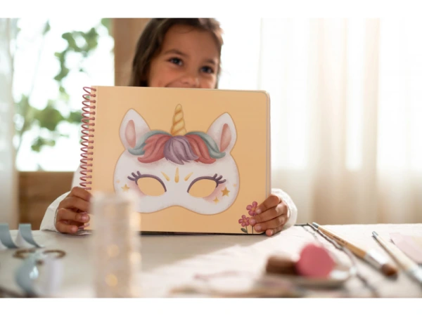 Kniha s vystrihovacími maskami Rosa 9