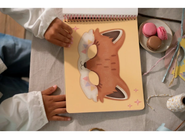 Kniha s vystrihovacími maskami Rosa 15