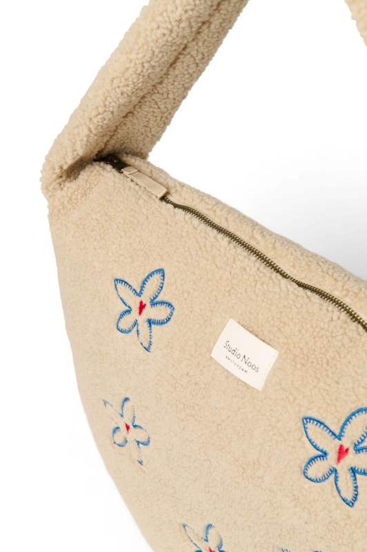 STUDIO NOOS - Teddy Cross Body Bag | Flower Hearts 4