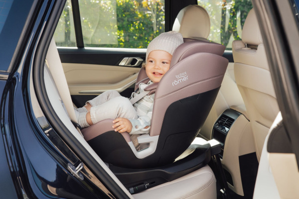 Otočná autosedačka od narodenia Swivel, Midnight Grey 15