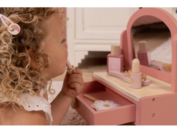 Toaletný stolík s príslušenstvom 7