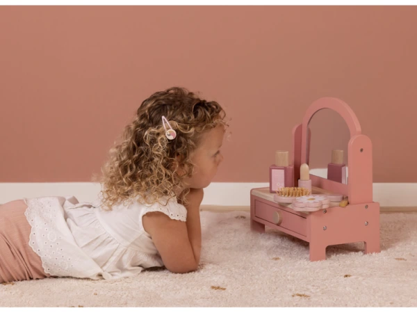 Toaletný stolík s príslušenstvom 8