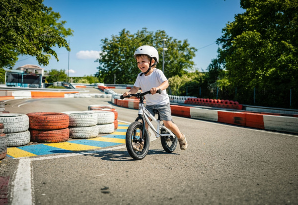 Odrážadlo Racer s brzdou, Coconut White 5