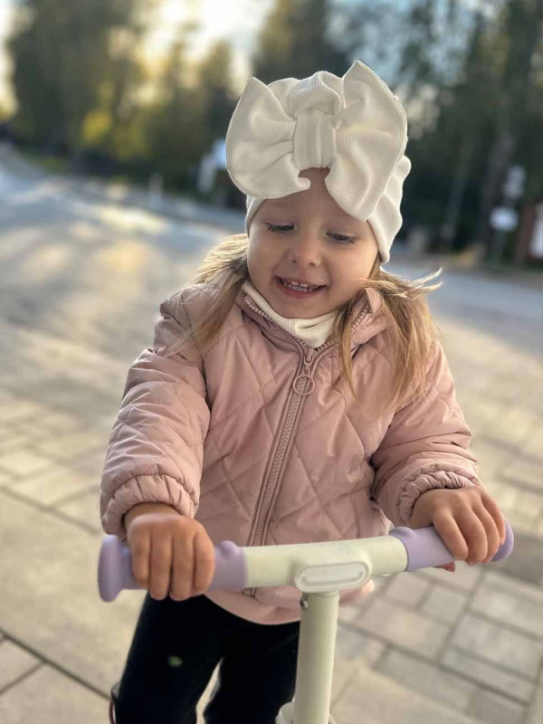 Detská čiapka / Turban s Mašľou, rebrovaná bavlna SMOTANOVÁ.