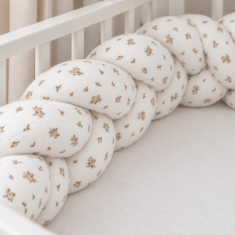 Pletenec do postieľky Mušelín - BEIGE RUŽIČKY 1