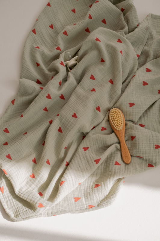 STUDIO NOOS - SWADDLE ZAVINOVAČKA Print Medium | Green Hearts 3