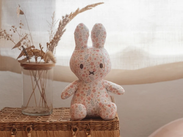 Králiček Miffy textilny Lucky Blossom 20 cm 1