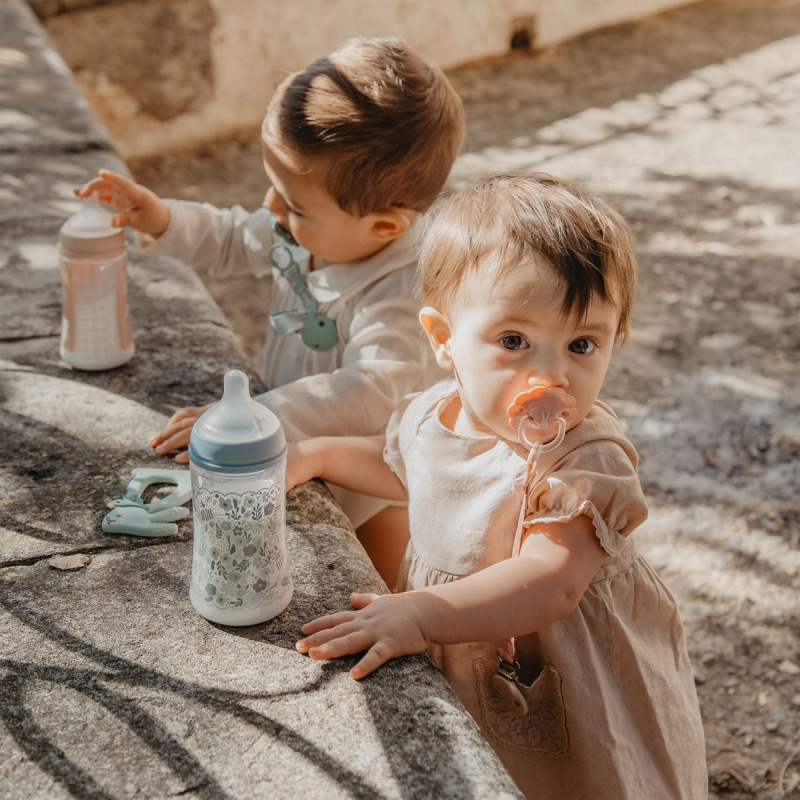 SUAVINEX | Dojčenská fľaša WONDERLAND NEW 360ml FYZIOL PRŮTOK L - modrý kvet 1