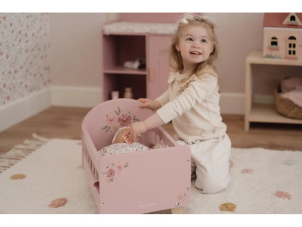 Postieľka pre bábiky drevená s perinkou Pink 12