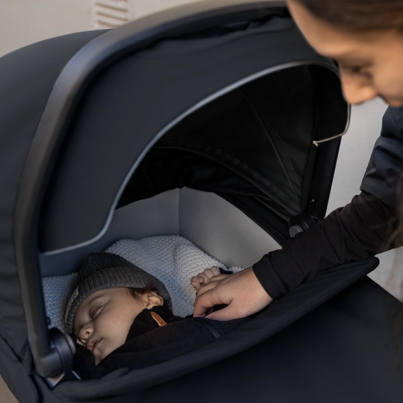 THULE Urban Glide 3 športový kočík Magnetic Buckle – Black 3