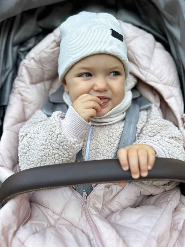 Bavlnená detská čiapka rebro - SMOTANOVÁ. 8