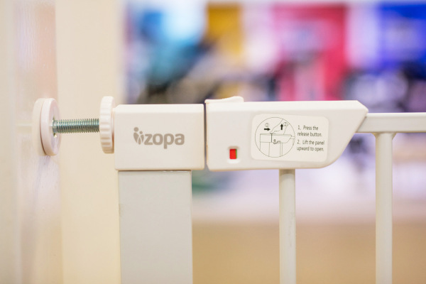 Kovová zábrana Smart Close s automatickým zatváraním 4