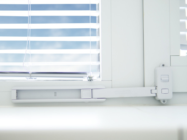 Zajištění okna, white 2