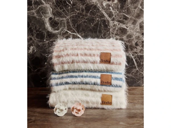 Furry Knit Blanket Elodie Details - Berry Blue 4