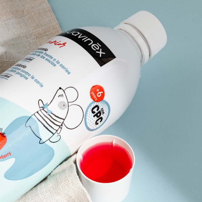 SUAVINEX | Detská ústna voda Junior s príchuťou jahody – 500 ml 1