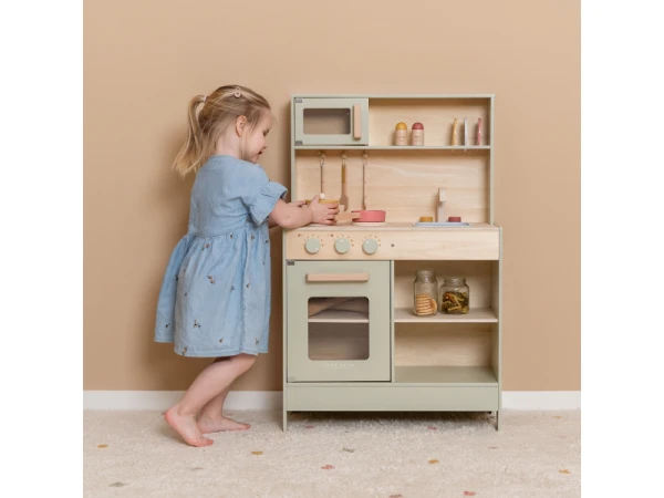 Kuchynka s mikrovlnkou mint 3