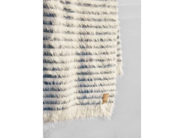 Furry Knit Blanket Elodie Details - Berry Blue 2
