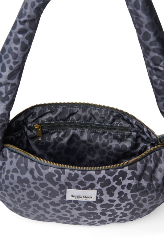 STUDIO NOOS - Puffy Mini Cross Body Bag | Leopard 4
