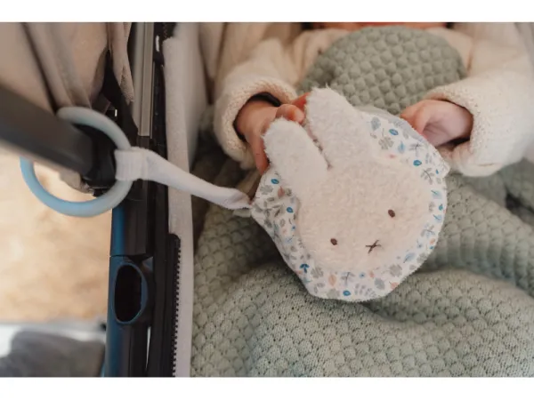 Závesná textilná knižka králiček Miffy Lucky Leaves 10