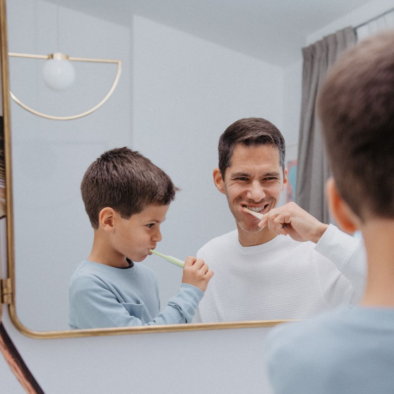 SUAVINEX | Detská kefka na zúbky JUNIOR +6 rokov - zelená 1