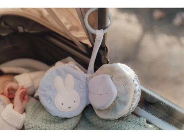 Závesná textilná knižka králiček Miffy Lucky Leaves 12