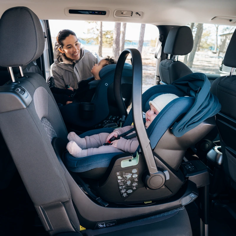 Thule Maple Connect detská autosedačka Darkest Blue 1
