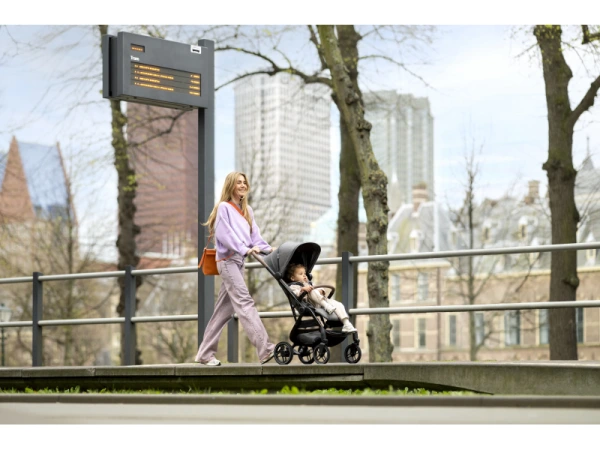 Soho kočík Essential Graphite 18