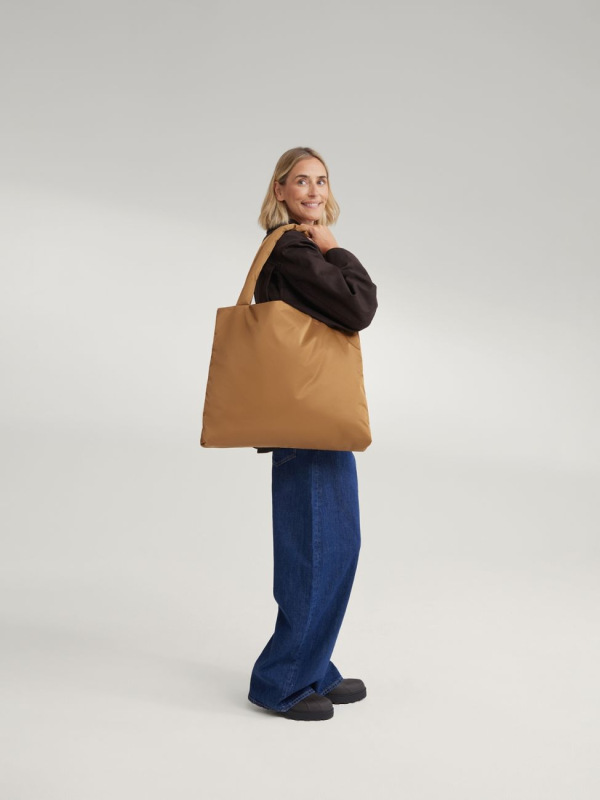 STUDIO NOOS - Technical Puffy MOM BAG | Honey Brown 3