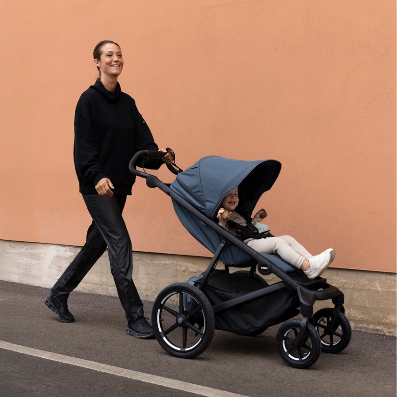 THULE Urban Glide 4-wheel športový kočík Magnetic Buckle – Dark Slate 3