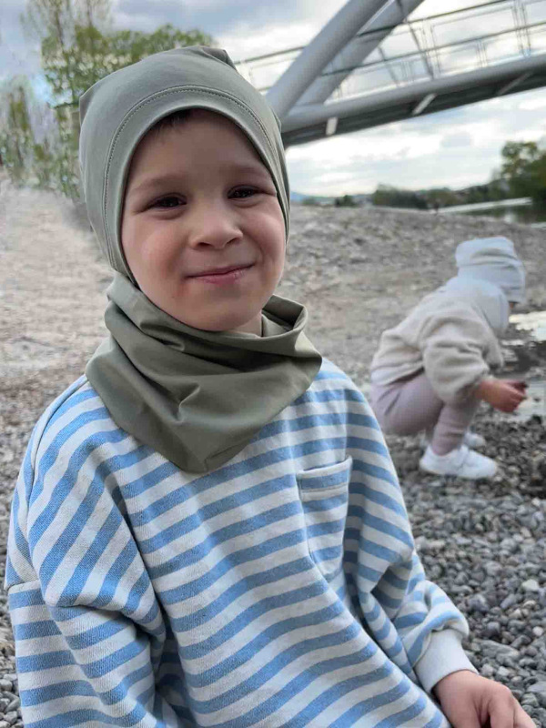 Prechodná detská čiapka jednovrstvová hladká OLIVOVÁ 4