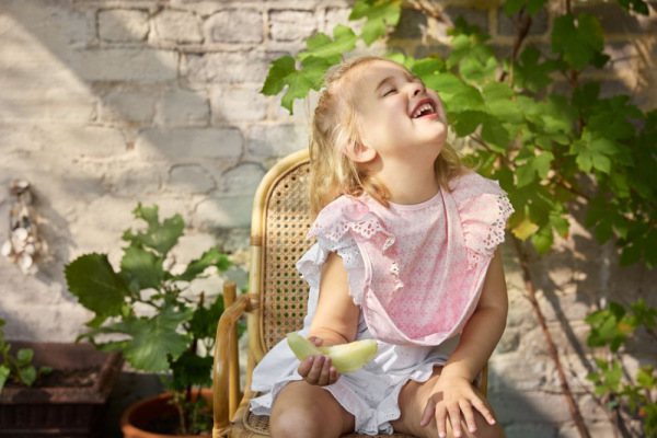 ELODIE DETAILS Podbradník Embroidery Anglaise Pink 1