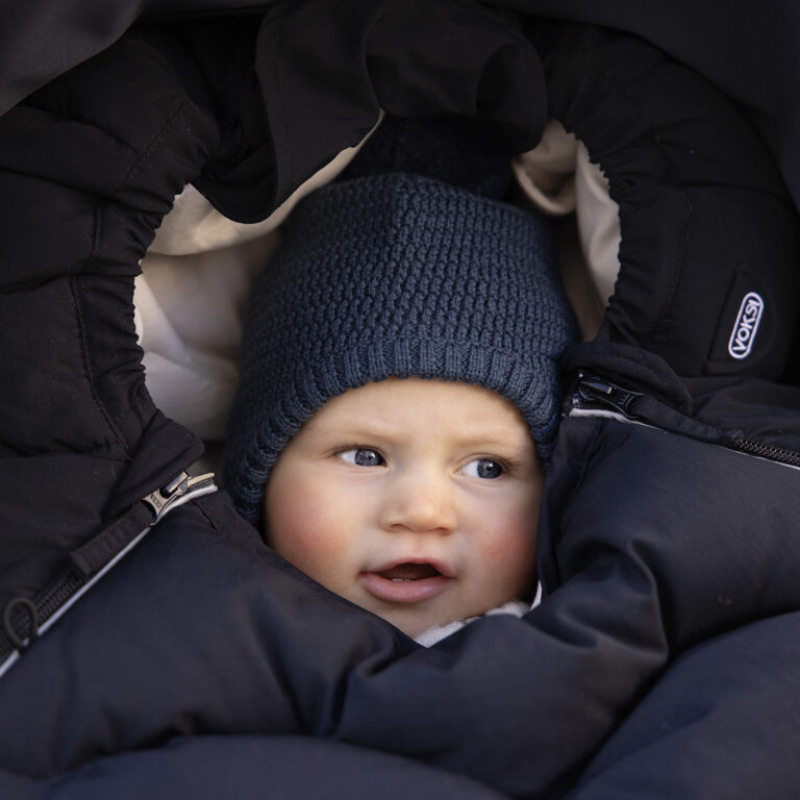 Teplý fusak Voksi Urban s perím a vlnou do kočíka, Black Cream 6