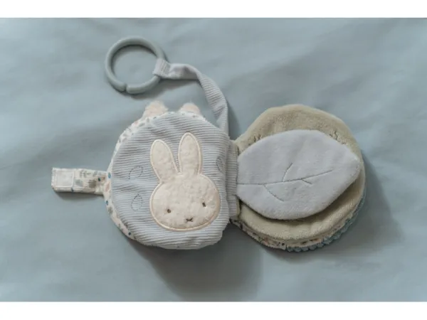 Závesná textilná knižka králiček Miffy Lucky Leaves 7