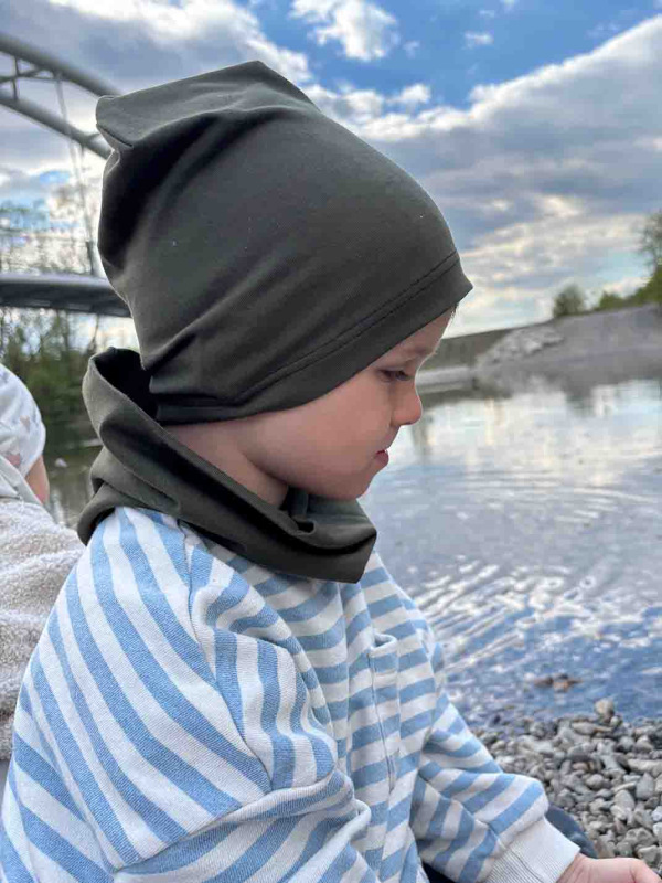 Prechodná detská čiapka jednovrstvová hladká - ARMY GREEN 2