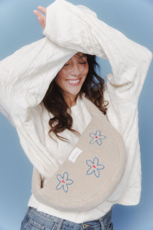 STUDIO NOOS - Teddy Mini Cross Body Kabelka | Ecru Flower Heart 1