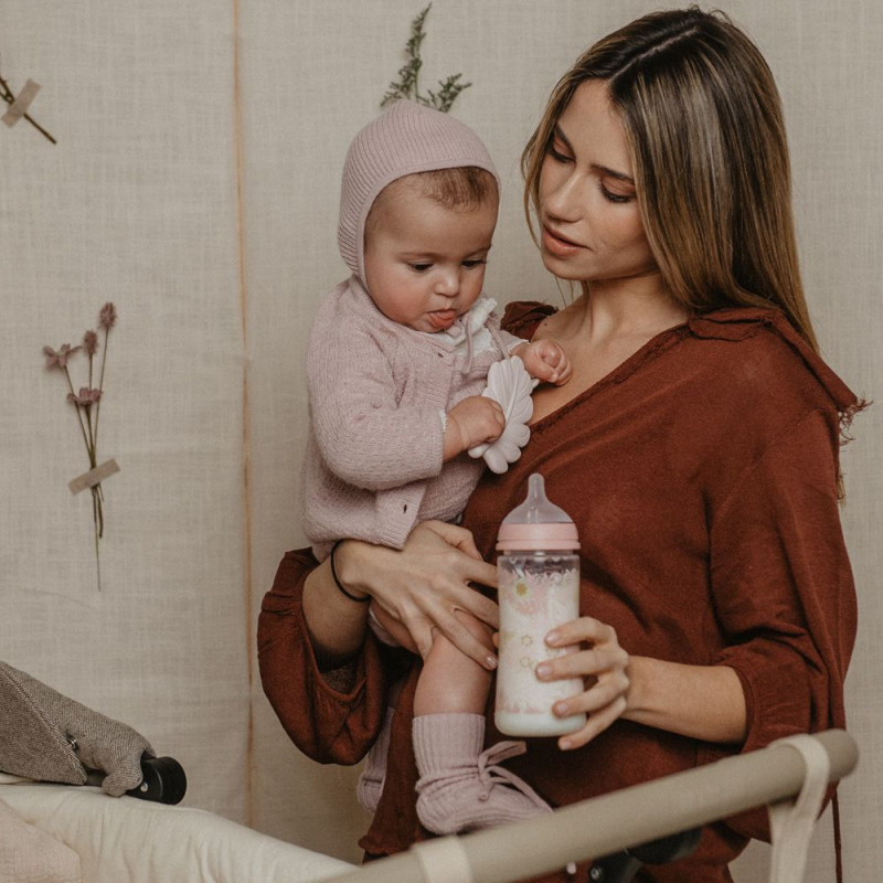 SUAVINEX | Dojčenská fľaša POETRY 270ml FYZIOL PRŮTOK M - ružová 1